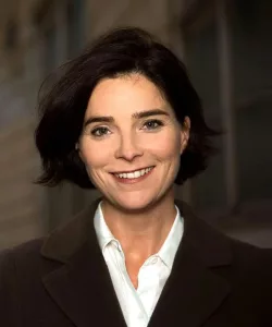 eva-berner-klemt Portrait von Eva Berner-Klemt mit Pagenkopf